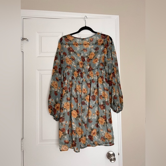 Floral Flowy Dress - Picture 3 of 3